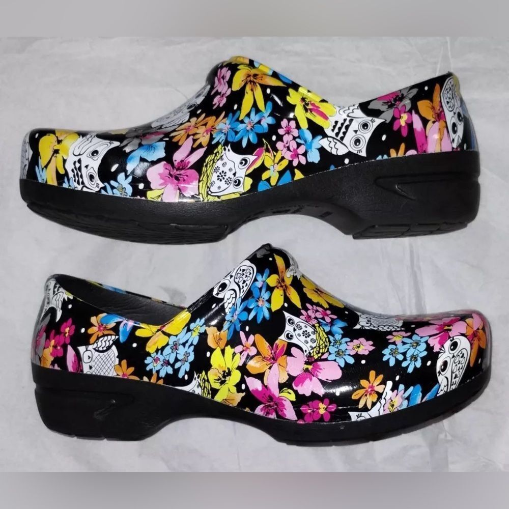 ANYWEAR MULTICOLOR UNISEX SHOES SIZE MEN 4 WOMEN 6
